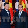 Entretien entre les deux Premiers ministres vietnamien et laotien
