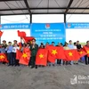 Nghe An: quelque 2.000 drapeaux du Vietnam remis à des pêcheurs