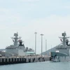 Deux navires de la Marine chinoise au port de Ho Chi Minh-Ville