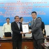Binh Dinh : remise de la licence pour un projet éolien et photovoltaïque