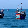 Mille drapeaux nationaux offerts aux pêcheurs de Ly Son