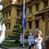 Cérémonie de levée du drapeau marquant le 50e anniversaire de l'ASEAN 