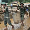 L’ambassade du Vietnam au Laos vient en aide aux sinistrés des crues