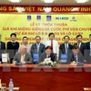 Signature de deux contrats sur le gisement gazier Phong Lan Dai