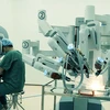 Opérations gratuites avec un système de chirurgie assistée par robot