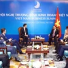 Le PM Nguyen Xuan Phuc reçoit le directeur exécutif du Forum économique mondial