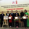 L'ambassade du Danemark au Vietnam récompense les lauréats du concours de peintures pour enfants 