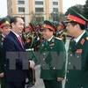 Le président Tran Dai Quang travaille avec les forces armées de la première zone militaire