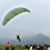 Le premier vol en parapente organisé à Tuyen Quang