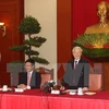 Le secrétaire général du PCV, Nguyên Phu Trong, (debout) prend la parole lors de sa rencontre avec les cadres de la diplomatie vietnamienne le 22 août à Hanoi. Photo Trí Dũng/VNA 