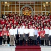 Le vice-PM Vu Duc Dam rencontre les premiers lauréats des universités de Hanoi