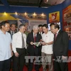 Le leader du PCV visite l'Exposition sur les réalisations du Vietnam