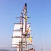 Le drapeau vietnamien hissé sur le voilier 286 Lê Quy Dôn