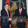 Le président Truong Tan Sang s'entretient avec son homologue tanzanien John Magufuli