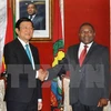 Le président vietnamien Truong Tan Sang et son homologue mozambicain Filipe Jacinto Nyusi.
