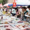 Exposition de livres sur le Renouveau et le développement du Vietnam 