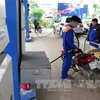 Le litre d'essence augmente de plus de 700 dôngs