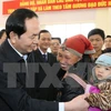 Le président Trân Dai Quang offre des cadeaux du Têt aux démunis de Lao Cai