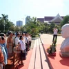 Une entreprise vietnamienne fait don d'un buste du président Souphanouvong au Laos