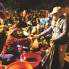 À Cao Thuong, un marché nocturne aux frontières du réel