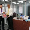 Remise d'ouvrages à la bibliothèque de l’Université de Brunei Darussalam