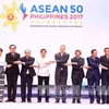 Le PM Nguyen Xuan Phuc participe au 30e Sommet de l'ASEAN aux Philippines