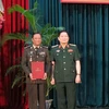 Remise de doctorat à deux généraux cambodgiens