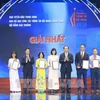 La remise des récompenses du 3e Prix national de l'information pour l'étranger 