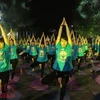 Hanoï: un millier de personnes participent à une représentation de Yoga 