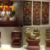Exposition d’objets en bois laqué et doré à Hanoï