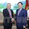 Le vice-PM Vuong Dinh Hue rencontre des diplomates étrangers 