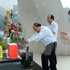 Le PM rend hommage aux soldats du régiment 52 Tay Tien à Son La 