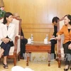 Truong Thi Mai reçoit l’ambassadrice du Canada au Vietnam