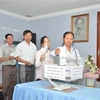 La communauté des Vietnamiens au Cambodge soutient les victimes des crues