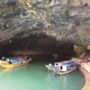 À l’entrée de la grotte de Phong Nha. Photo: Internet