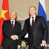 Le secrétaire général Nguyen Phu Trong félicite le président russe V. Poutine