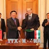Vietnam-Hongrie: signature du mémorandum de coopération entre leurs Cours suprêmes