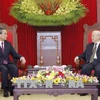 Le Vietnam prend en haute considération les relations avec la Chine