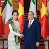 La conseillère d'Etat du Myanmar en visite officielle au Vietnam