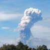 Après le séisme et le tsunami, le volcan indonésien Soputan entre en éruption