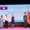 L’école Lê Duân reçoit l’Ordre du Travail du Laos 