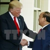 Le président américain Donald Trump accueille le Premier ministre Nguyen Xuan Phuc. (Photo: VNA)