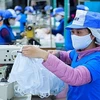 Le Vietnam peut devenir un grand producteur de masques en tissu