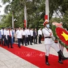 Le président de l’AN rend hommage au Président Hô Chi Minh et aux soldats morts pour la Patrie 