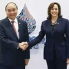 Le président Nguyên Xuân Phuc rencontre la vice-présidente américaine Kamala Harris à Bangkok