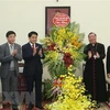 Des dirigeants de Hanoi reçoit le nouveau archevêque de l'archidiocèse de Hanoi
