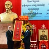 Le Cambodge remet l’Ordre royal du Sahametrei à un officier vietnamien