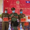 Le Vietnam remet des équipements médicaux au Laos pour lutter contre le COVID-19