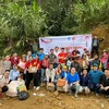 Remise des cadeaux aux élèves de la province de Quang Nam