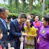Le vice-Premier ministre Vu Duc Dam rencontre des Vietnamiens en Thaïlande